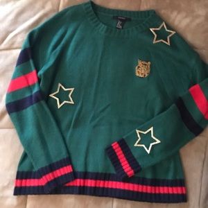 🌸 Unique green sweater